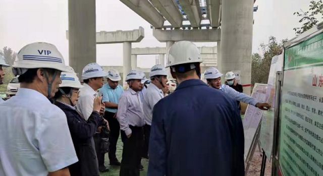 淄博市交通运输局组织市人大常委会对济潍高速四合同段进行现场观摩指导