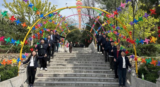 踏青登山，与春同行——安罗高速第二总监办组织清明踏青活动