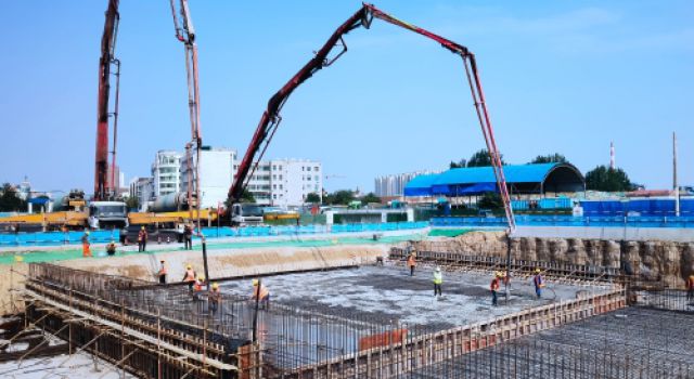 ag旗舰厅官网咨询禹城市汉槐街穿越京沪铁路U型槽首节混凝土顺利完成